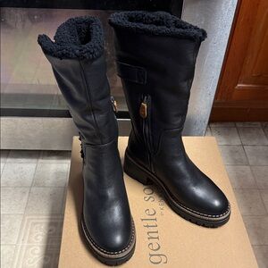 Kenneth Cole Gentle Sole Bradford Black Leather Sherpa Lined Boot - Size 5